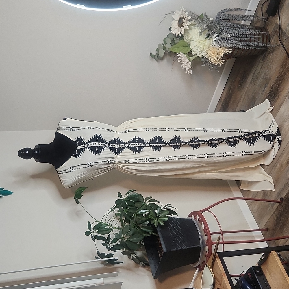 Long black/white dress w/ side slits